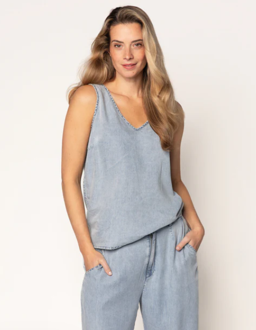 Simple Delphi Top - Faded Light Blue
